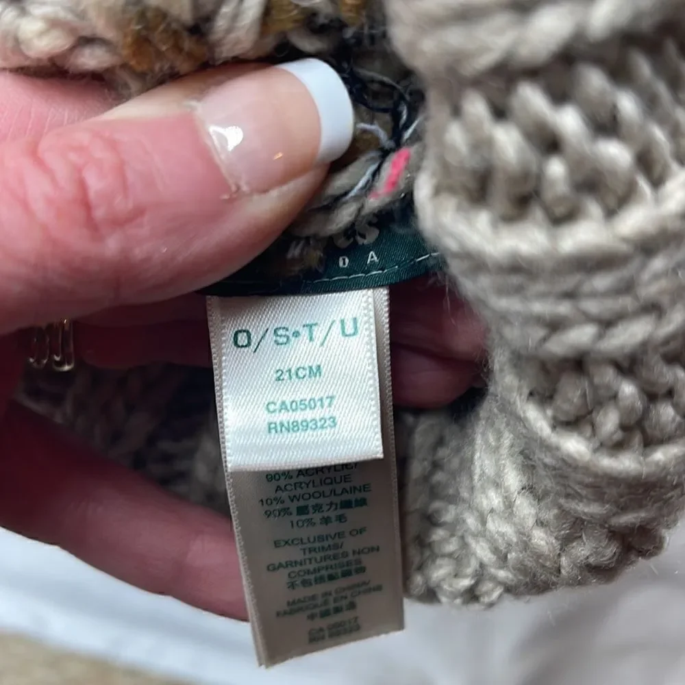 Roots Canada‎ Beige/Tan Chunky Knit Pom Pom Wool Blend Hat And Mittens.